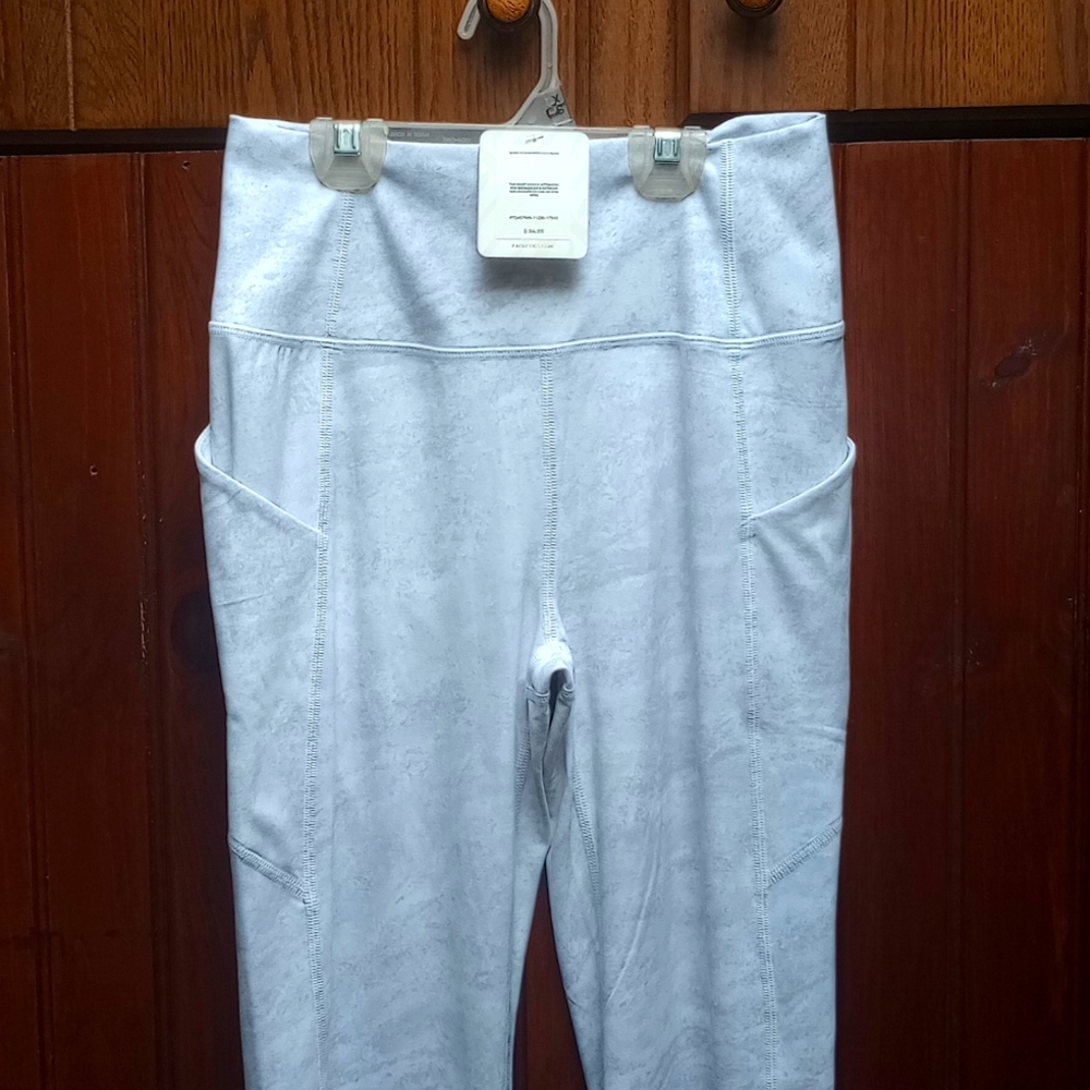 Fabletics kick flairs with pockets. Oasis fabric. Stone marble print. Nwt